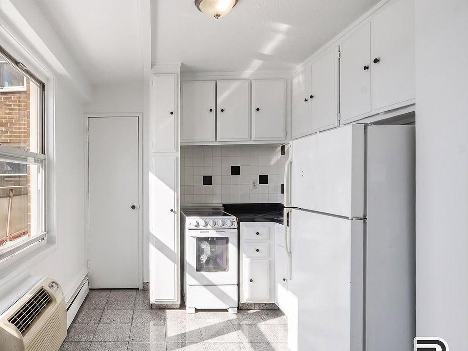 2nd image of 6545 Broadway #3D