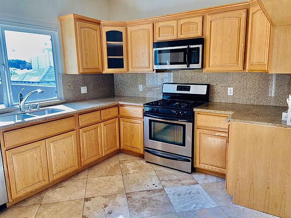 4th image of 568 W Olive St