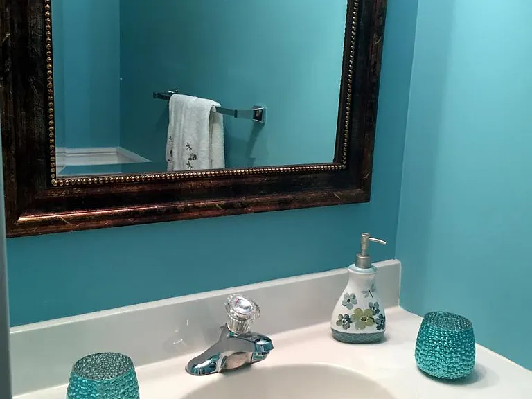 Top Floor Hall Bath