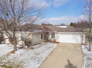 57 Brookshire Grn, Bloomington, IL