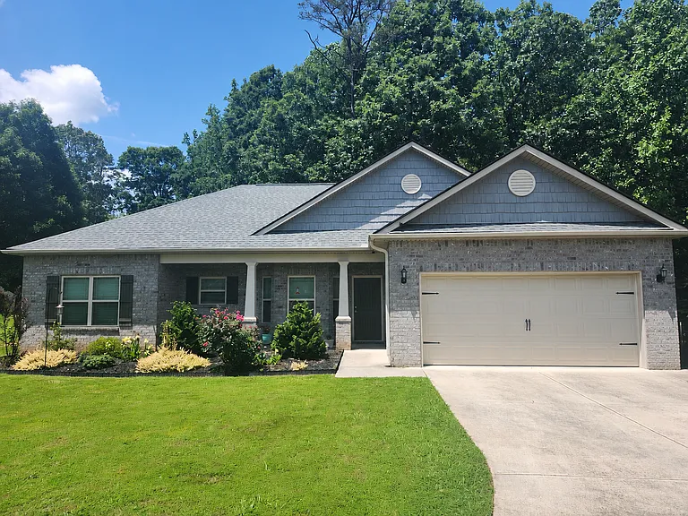 396 Angela Ln — Photo 1