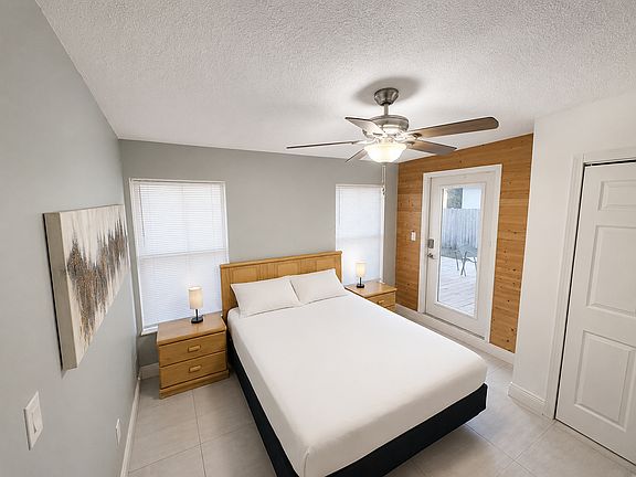 4th image of 1086 SW Sarto Ln