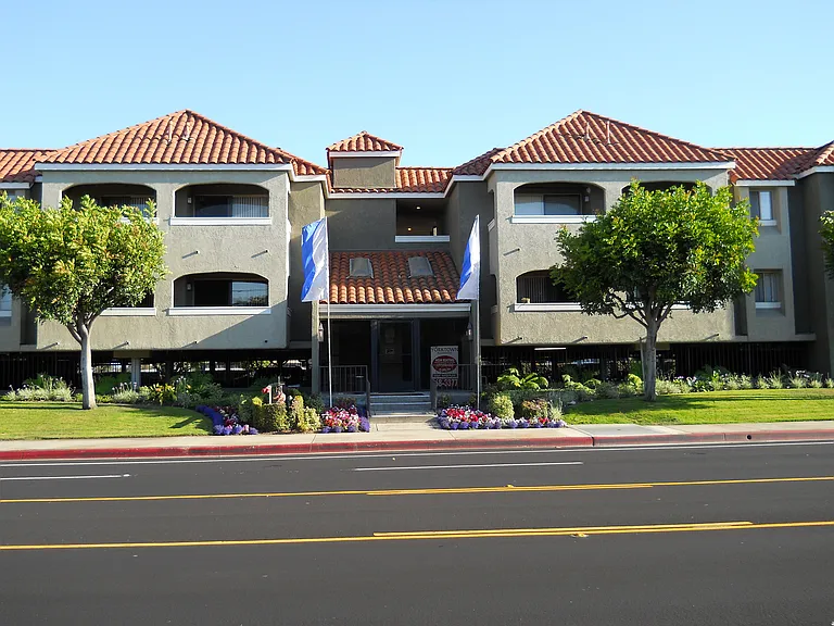 Yorktown Apartments — Photo 7