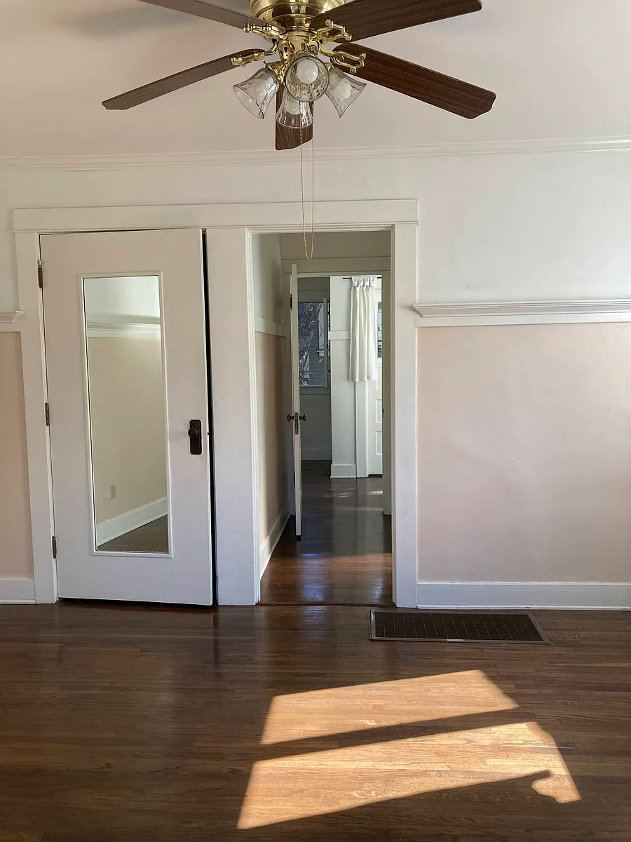 Building Photo - 422 El Centro St #1/2