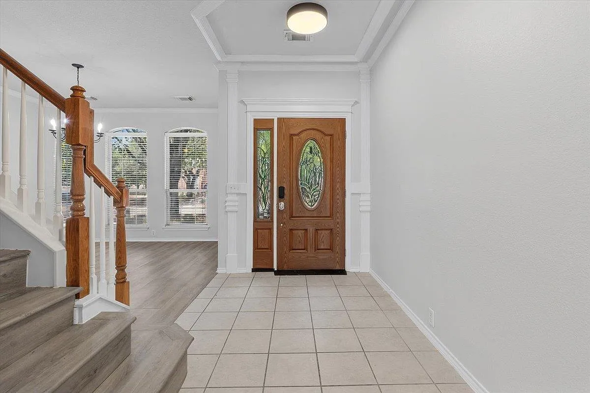 4 bed, 2.5 bath, 2901 sqft, $3,050 — Photo 2