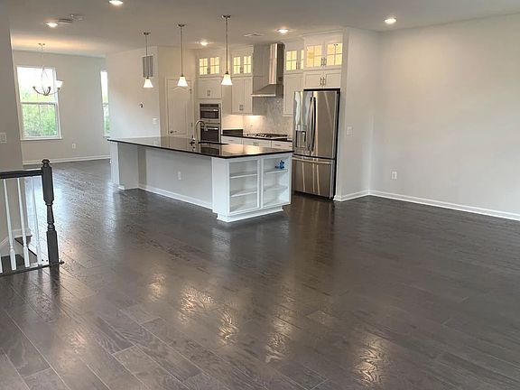 4th image of 3059 Alan Shepard St