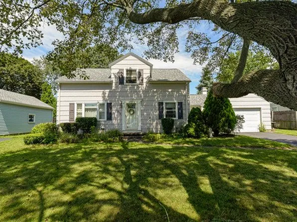 212 Laura Dr, Rochester, NY 14626