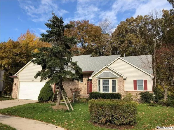 3219 Featherstone Ct, Ann Arbor, MI 48105