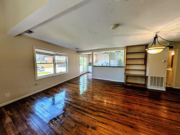 5th image of 301 Riverdale Dr APT 12