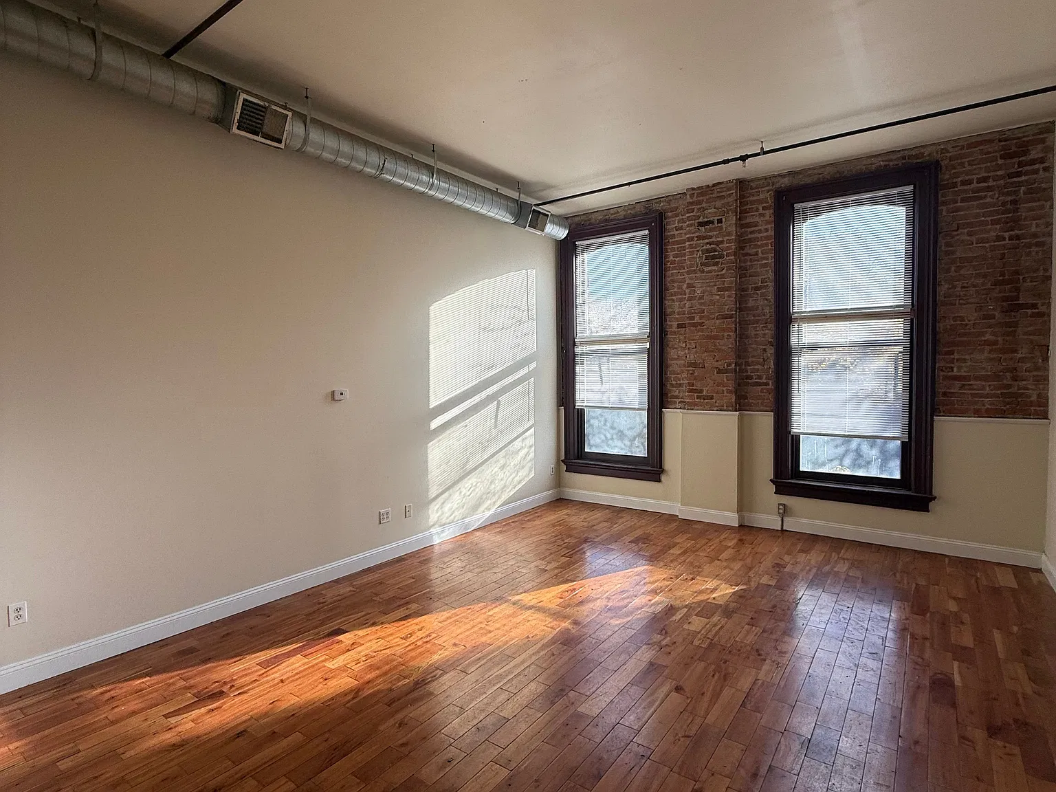 Studio, 555 sqft, $1,150 — Photo 3