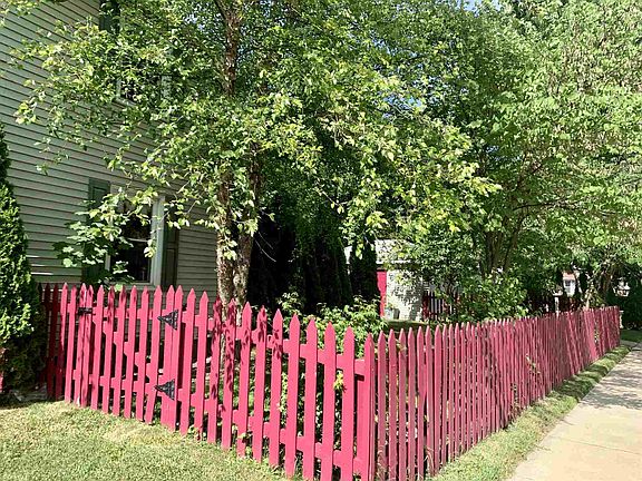 3rd image of 2320 Erskine Blvd