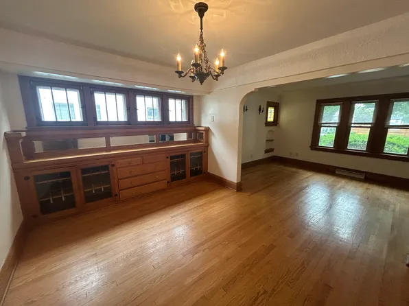 4252 S 1st St, Milwaukee, WI 53207
