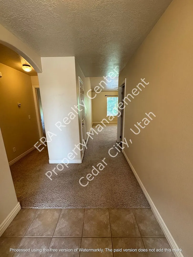 Move-In Discount 3 bed, 2 Bath Twin Home in Southern View — Photo 3