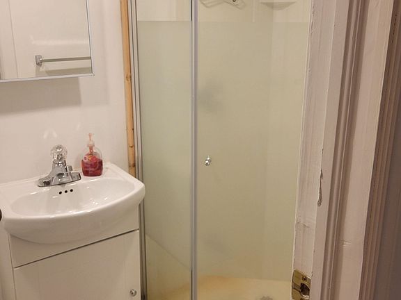 2nd image of 746 Coxwell Ave #5