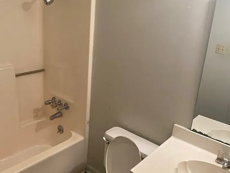 Feemster Lake Apartments — Photo 14