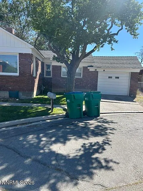 2 bed, 1010 sqft, $2,300 — Photo 3