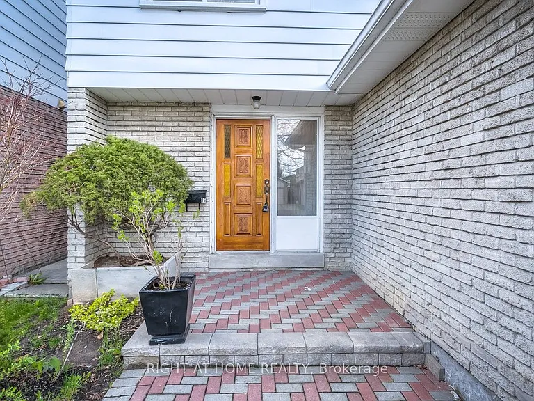 76 Ashridge Dr — Photo 2