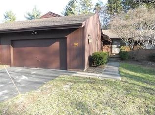 926 Trimble Pl, Sagamore Hills, OH 44067