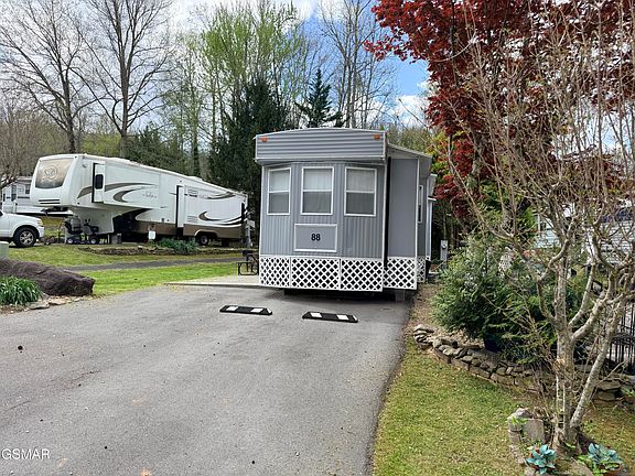 3rd image of 4229 E Pkwy #88