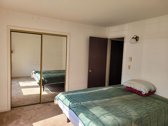 Regular size bedroom.