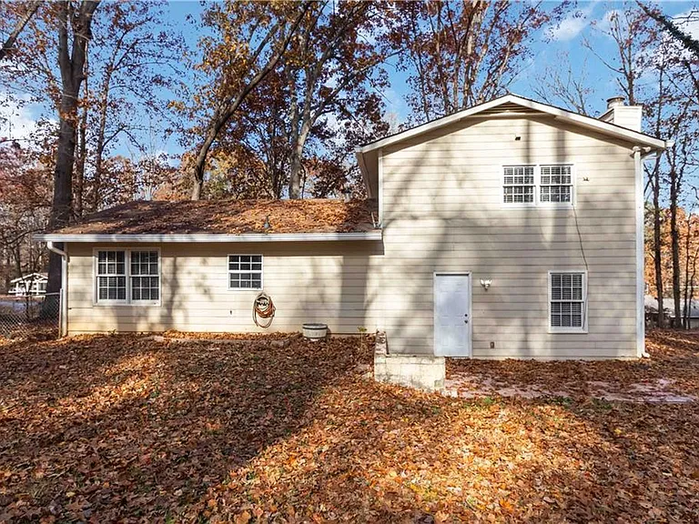 888 Chartley Dr SW — Photo 27
