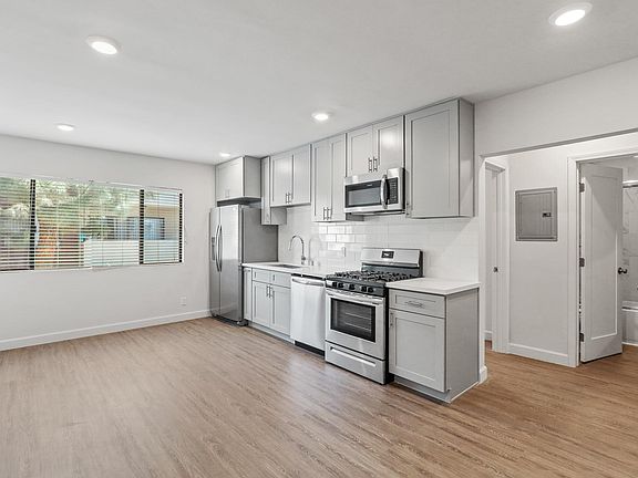 3rd image of 11680 Ohio Ave #207