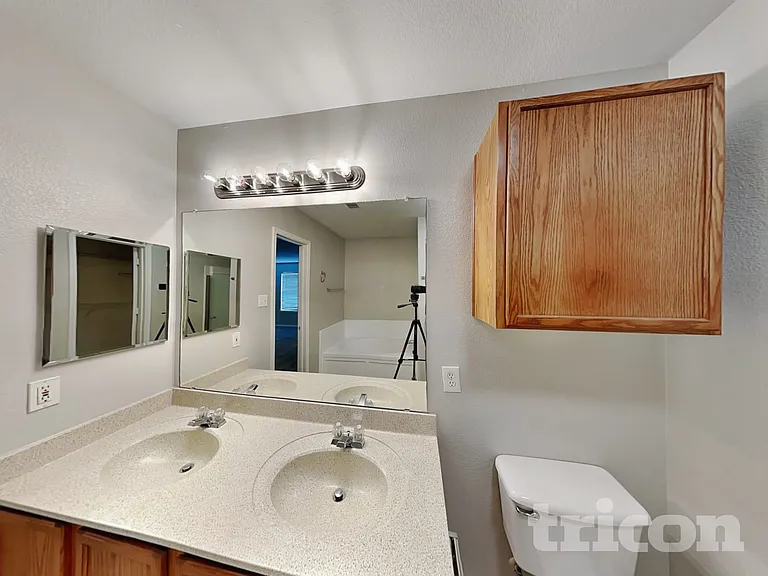 2338 Manchester Ln — Photo 10