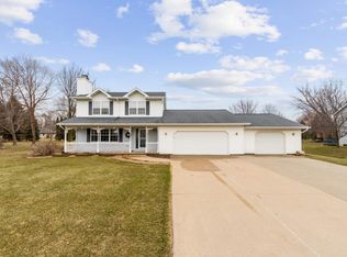 W6839 Windward Dr, Greenville, WI 54942