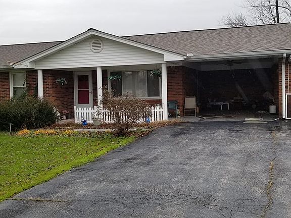 Paved drive with turn around