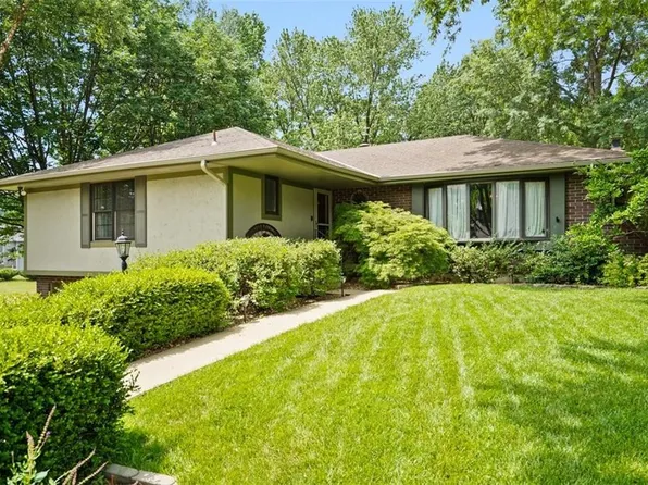 58 Eastwood Dr, Saint Joseph, MO 64506