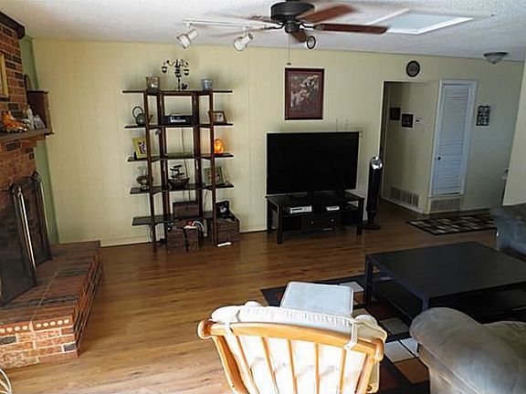 4th image of 1117 Sherwood Dr