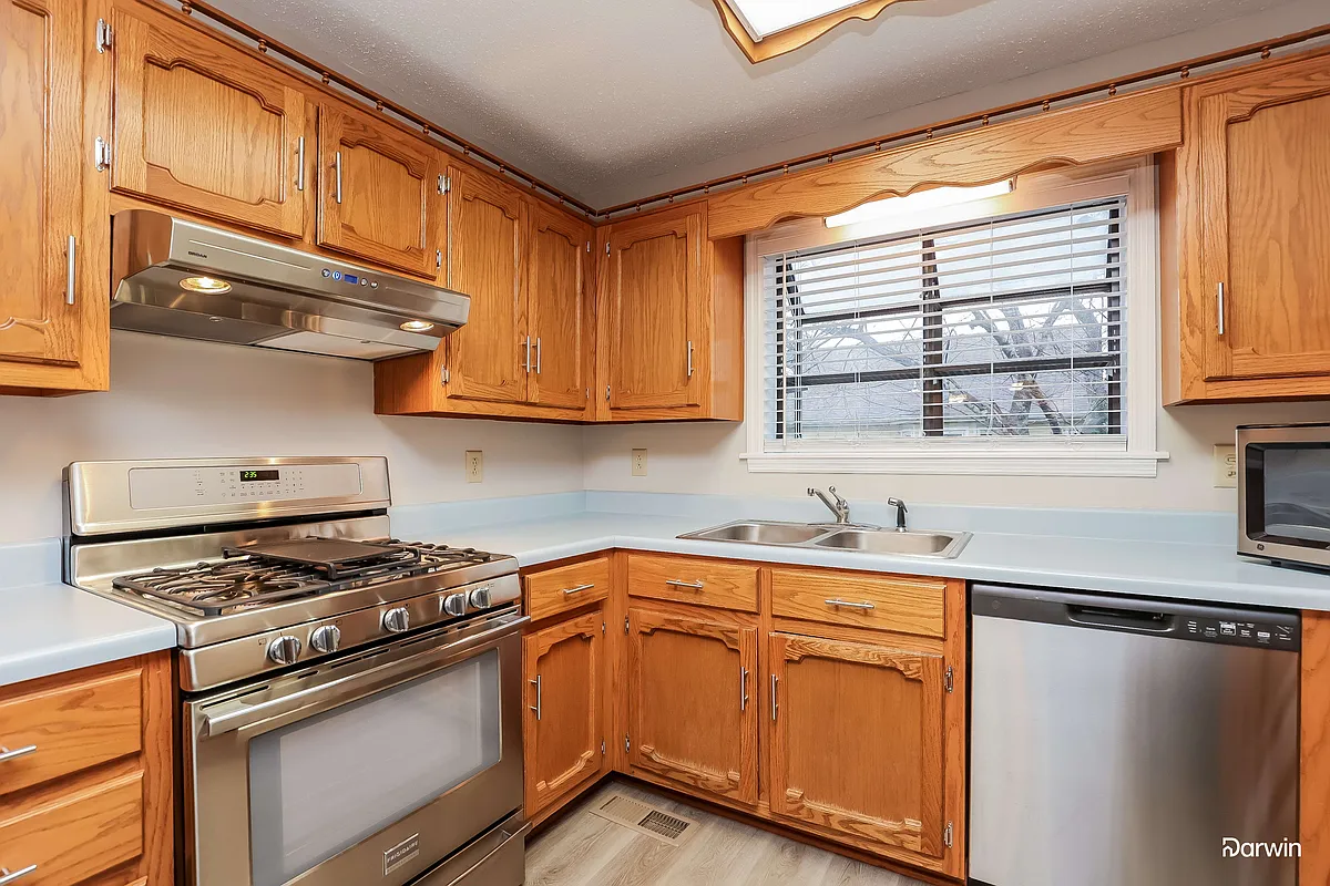 Building Photo - 5032 Brookside Dr