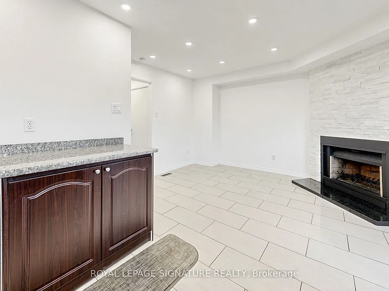 1634 Fairfield Cres #MAIN — Photo 13