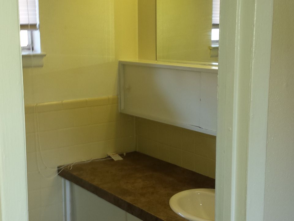 2nd image of 298 Dewey Cir #B