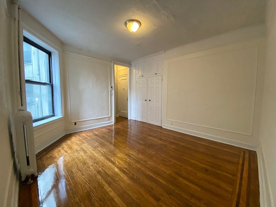 1st image of 2107 33rd Ave #2F