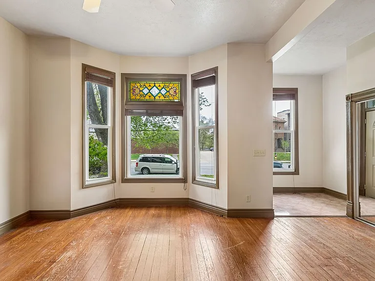 1315 S 32nd St — Photo 5