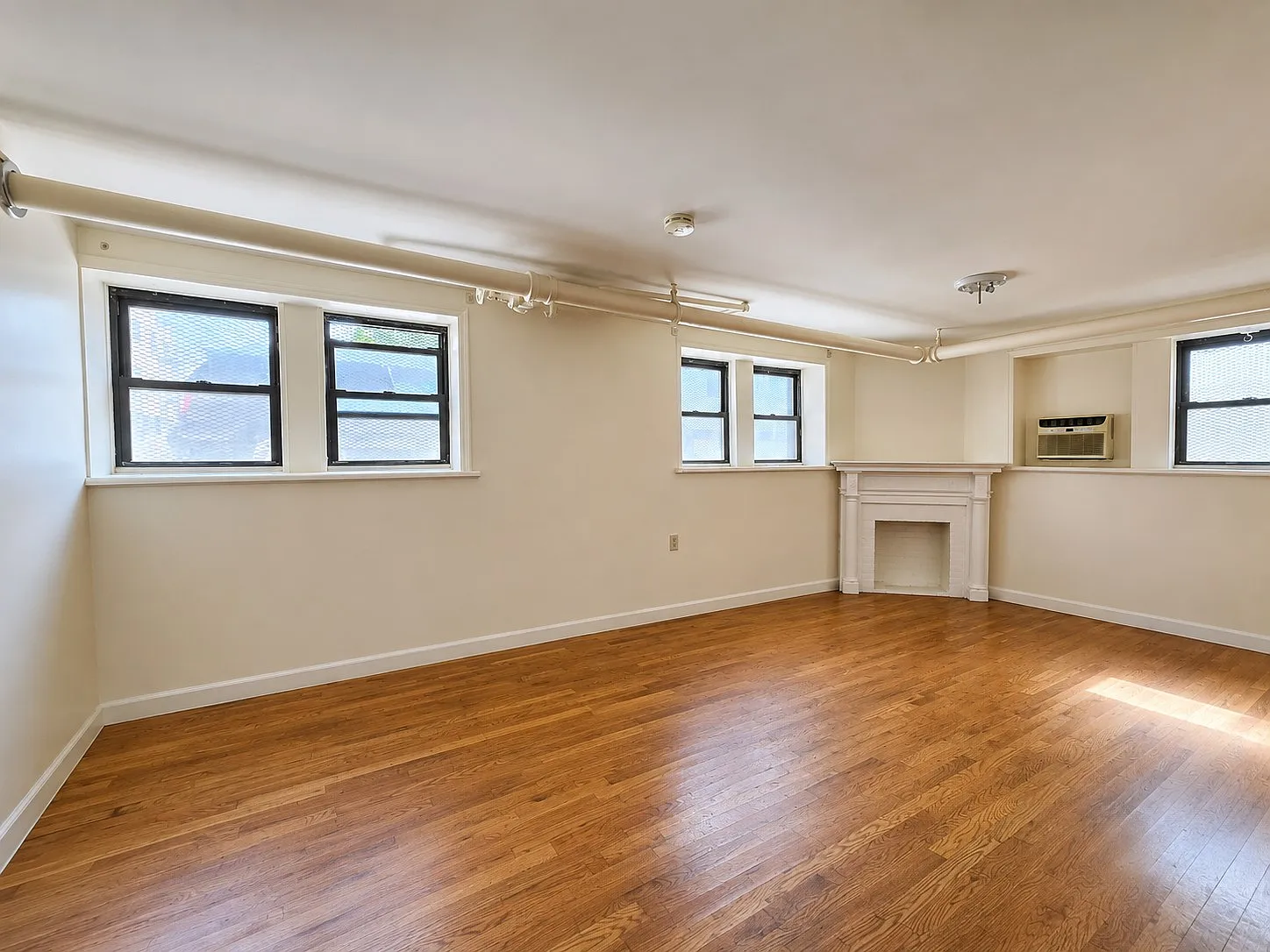 2 bed, $2,750 — Photo 2