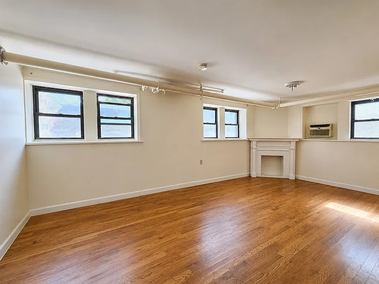 497 Van Cortlandt Park Ave #B — Photo 2