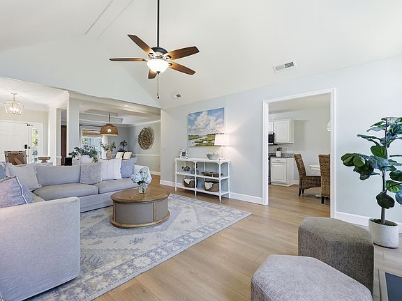 5th image of 306 Hook Ln
