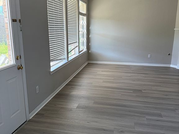 5th image of 3206 Worthington Dr