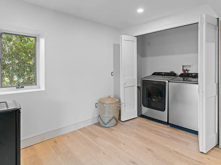 93 Riverside Dr — Photo 36