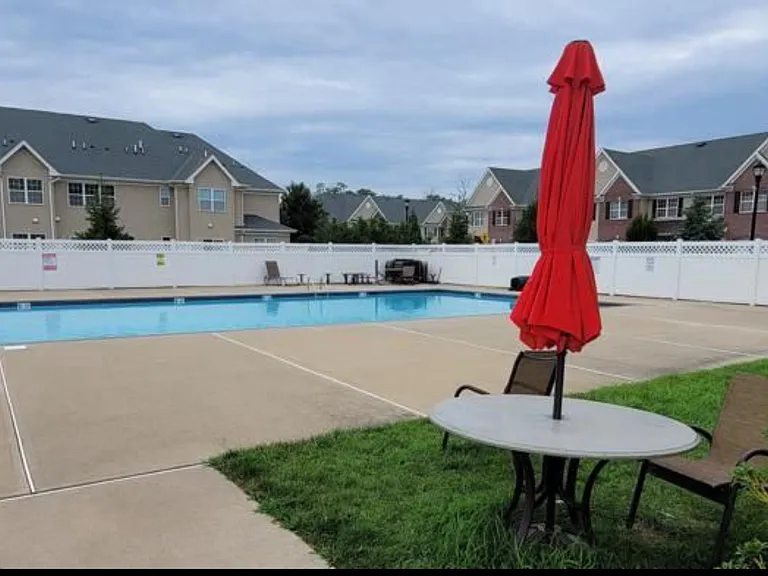 626 Doral Ct — Photo 3