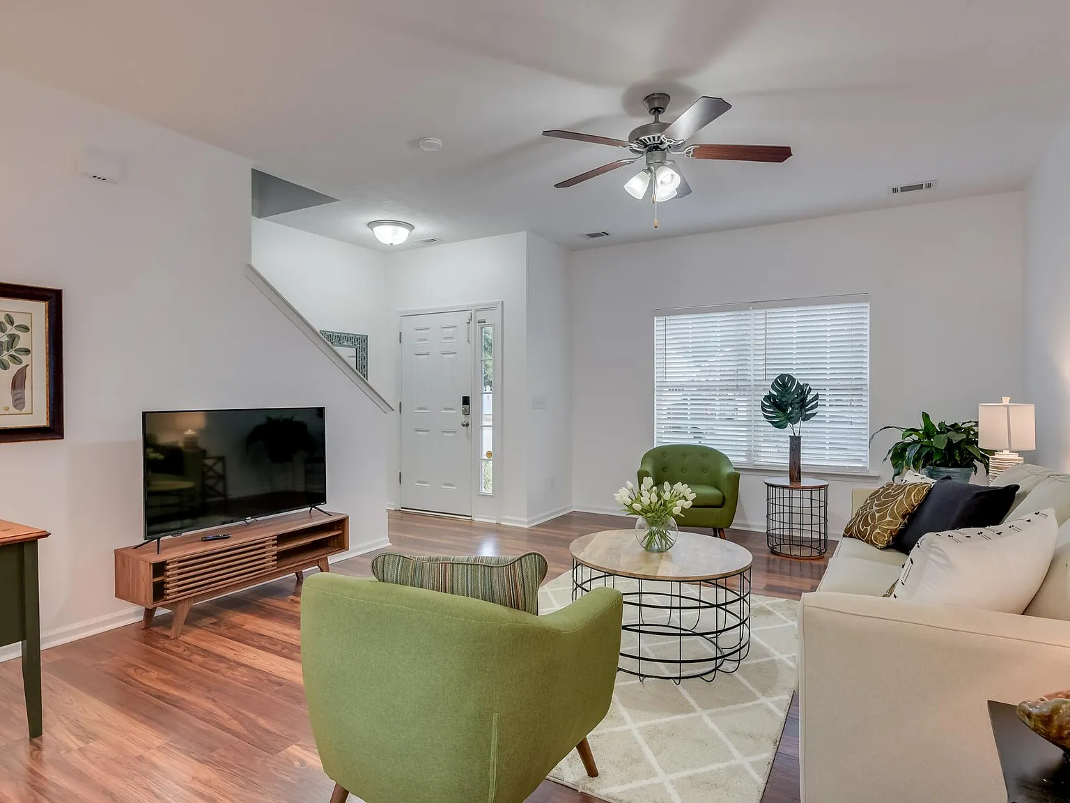 3 bed, 2.5 bath, 1913 sqft, $2,750 — Photo 3