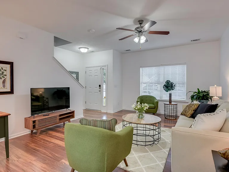 212 Full Circle Dr — Photo 3