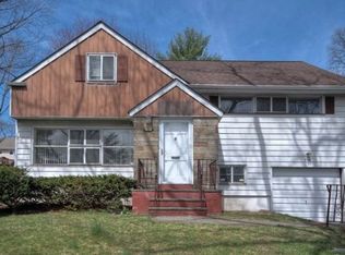 912 Eastlawn Dr, Teaneck, NJ 07666