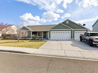 9410 Broughton Dr, Pasco, WA 99301