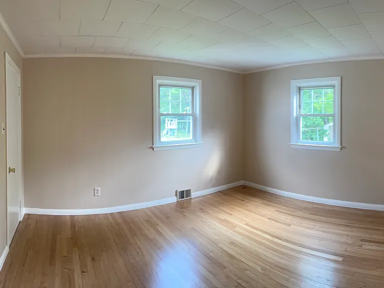 316 Russell St — Photo 4
