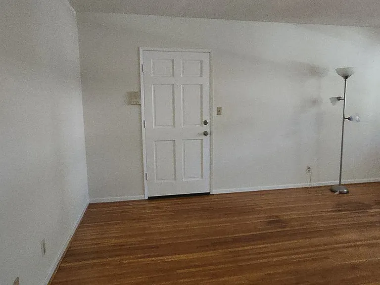 5832 Bowcroft St #4 — Photo 10