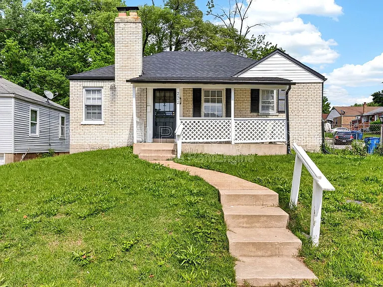 222 Henquin Dr — Photo 1
