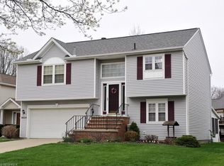9531 Cyprus Ln, Olmsted Falls, OH